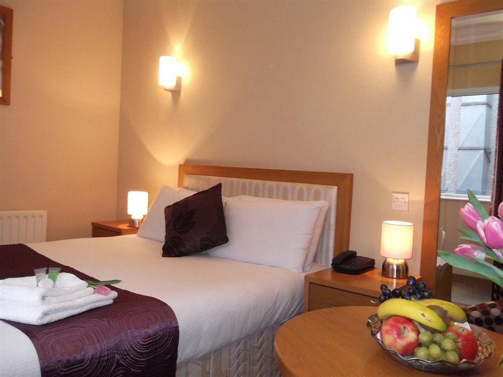 The Pier Hotel Limerick Junction Habitación foto