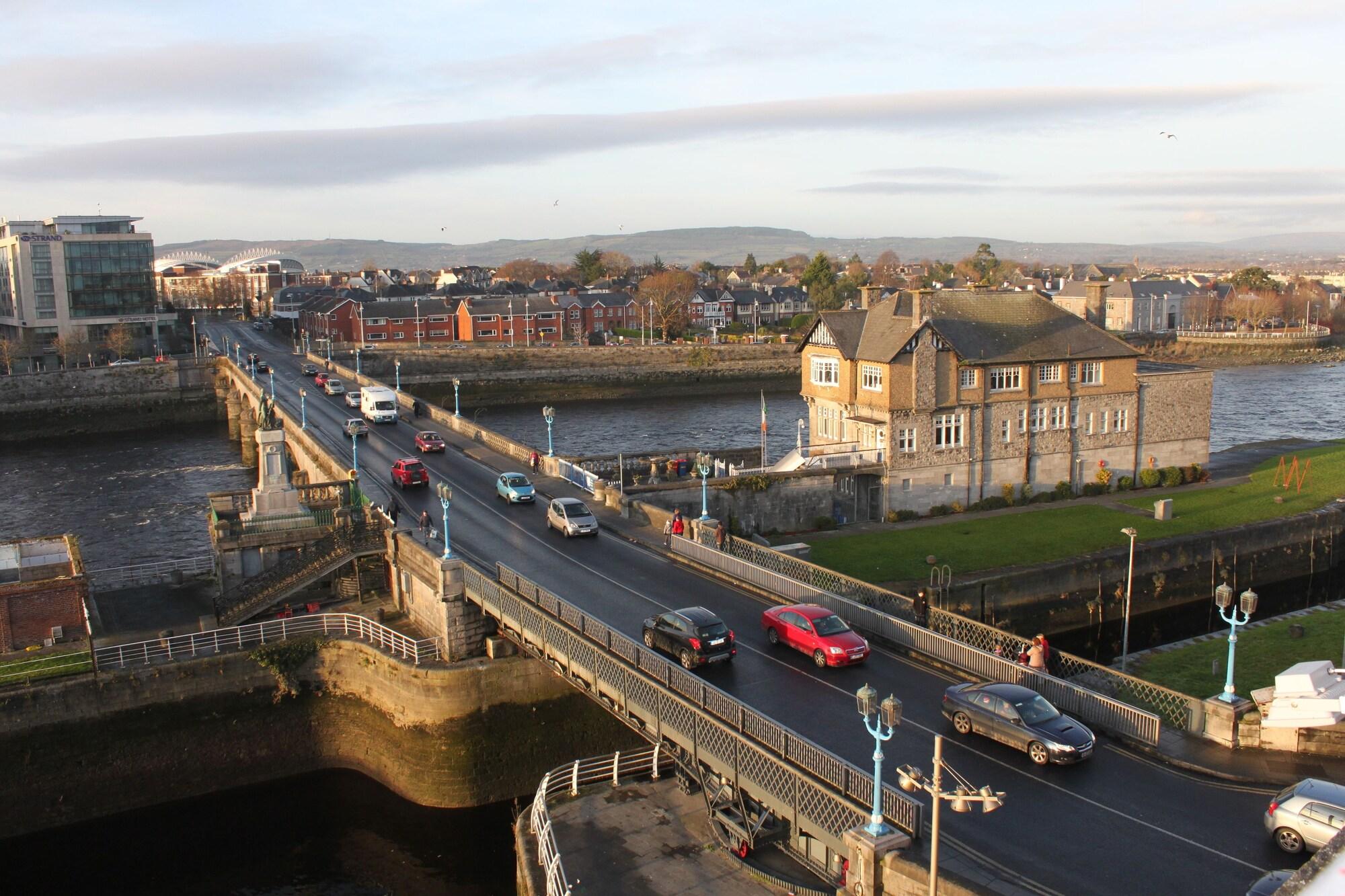 The Pier Hotel Limerick Junction Exterior foto